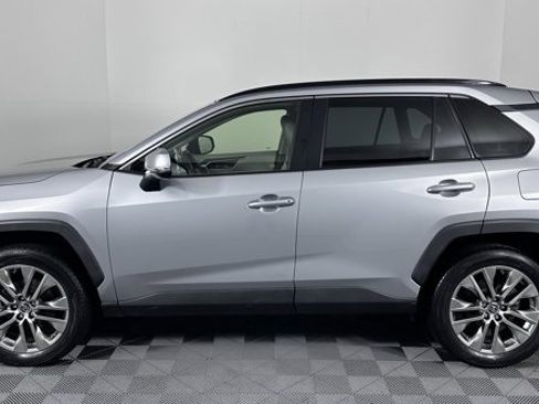 Used 2019 Toyota RAV4 XLE Premium image 5