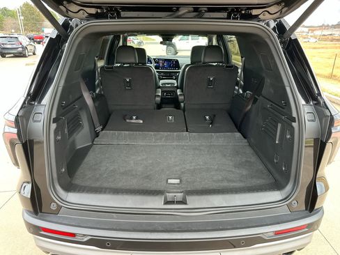 Used 2025 Chevrolet Traverse LT image 23