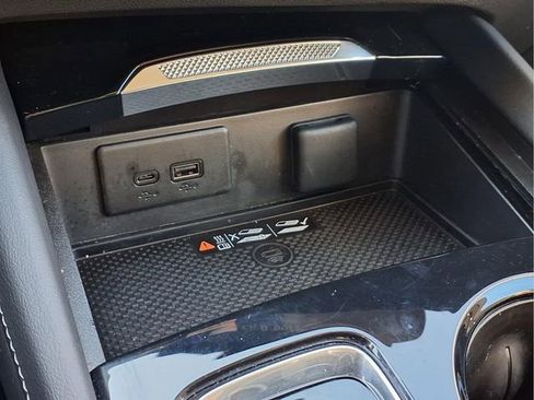 Certified 2025 Buick Envision Preferred image 10