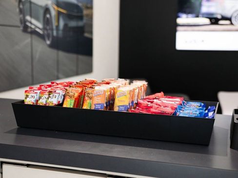 Used 2021 Chevrolet Silverado 1500 LT Trail Boss w/ Convenience Package II image 18