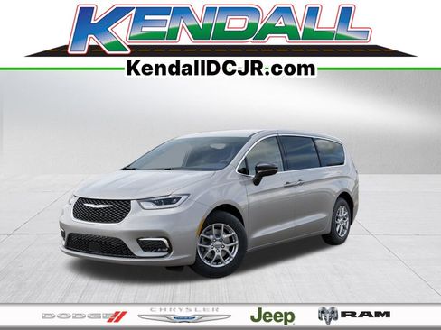 New 2026 Chrysler Pacifica Select image 1