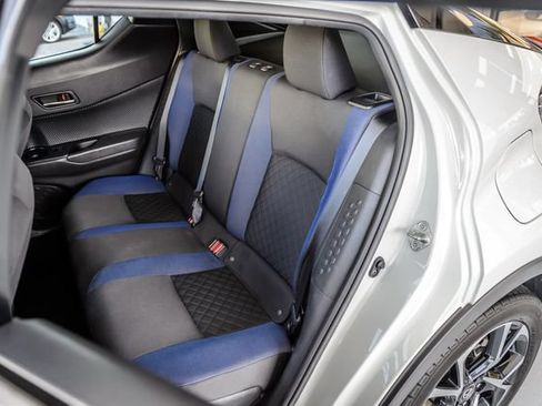 Used 2020 Toyota C-HR XLE FWD image 39