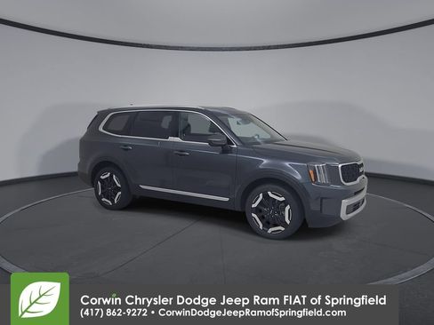 Used 2024 Kia Telluride EX w/ EX Captain's Chair Package FWD image 2