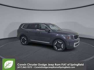 Used 2024 Kia Telluride EX w/ EX Captain's Chair Package FWD video 2