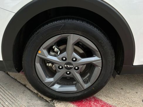 Used 2025 Kia K4 LXS image 9