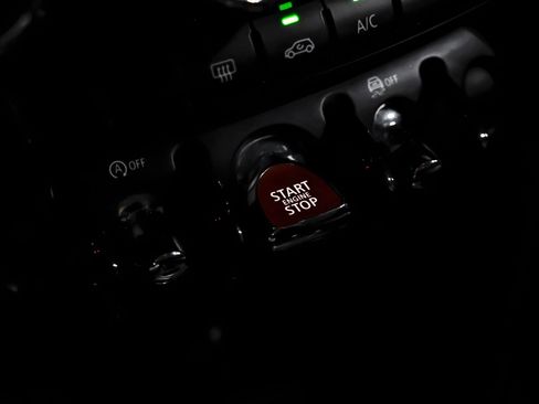 Used 2021 MINI Cooper 2-Door Hardtop FWD image 17