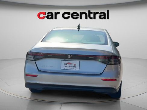 Used 2025 Honda Accord SE image 5