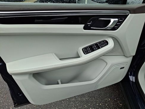 Used 2021 Porsche Macan S image 13