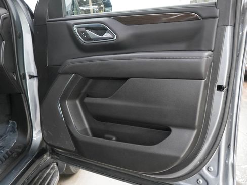 Used 2022 GMC Yukon XL SLE AWD/4WD image 9