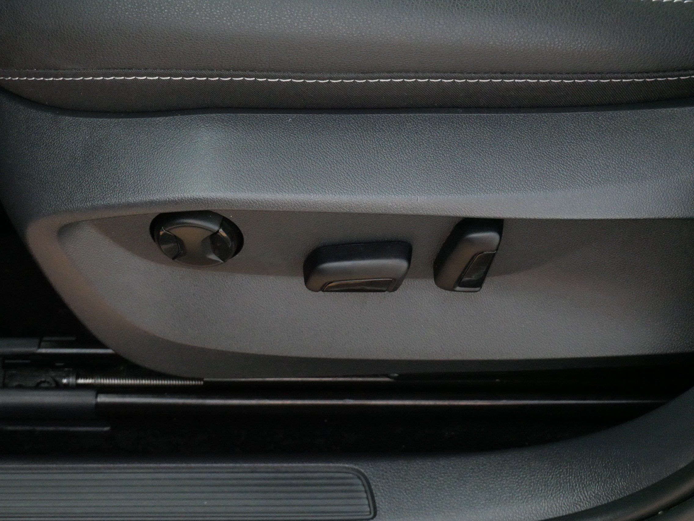 Certified 2025 Volkswagen Taos SE AWD/4WD image 20