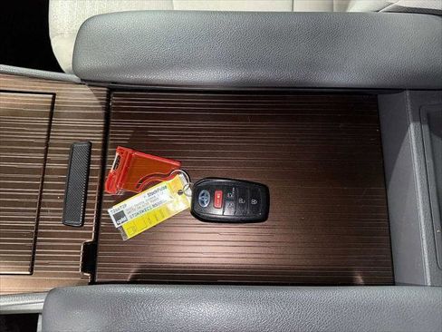 Certified 2022 Toyota Sienna LE FWD image 33