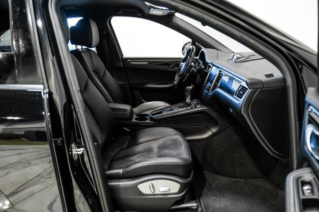 Used 2018 Porsche Macan AWD/4WD image 31