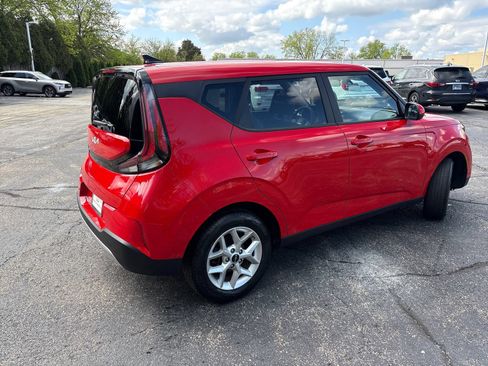 Used 2025 Kia Soul LX w/ LX Technology Package FWD image 5