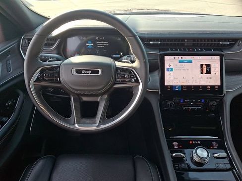 Used 2024 Jeep Grand Cherokee L Overland w/ Luxury Tech Group IV AWD/4WD image 11