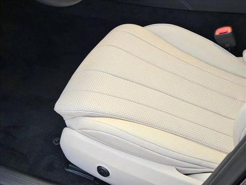 New 2026 Mercedes-Benz E 350 4MATIC Sedan image 4