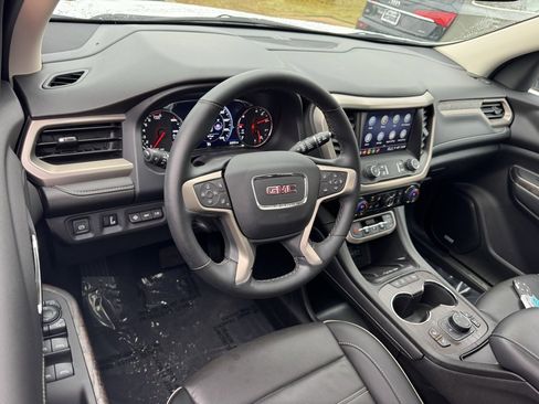 Used 2023 GMC Acadia Denali image 3
