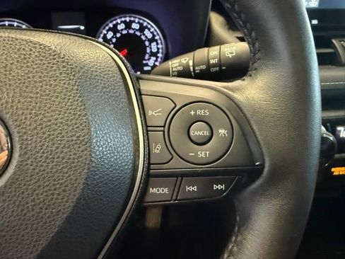 Used 2020 Toyota RAV4 XLE Premium image 16