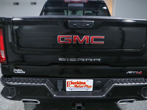 Used 2024 GMC Sierra 1500 AT4 w/ Technology Package AWD/4WD image 8