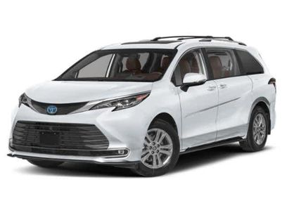 New 2025 Toyota Sienna Platinum