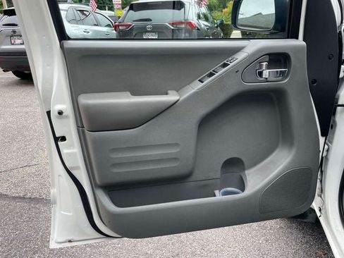Used 2021 Nissan Frontier SV RWD image 18