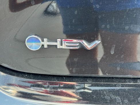 Used 2025 Toyota Camry SE FWD image 5