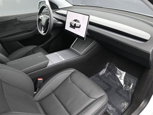 Used 2026 Tesla Model Y Long Range image 10