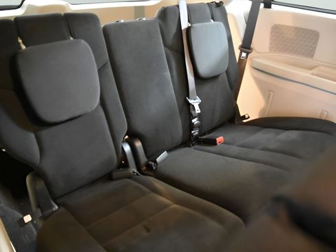 Used 2018 Dodge Grand Caravan SE w/ UConnect Hands-Free Group FWD image 25