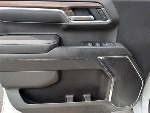 Used 2022 Chevrolet Silverado 1500 LT RWD image 19