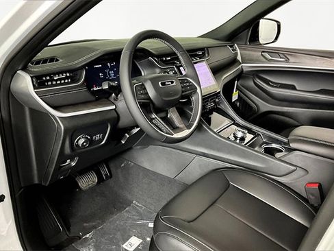 New 2025 Jeep Grand Cherokee L Limited image 8