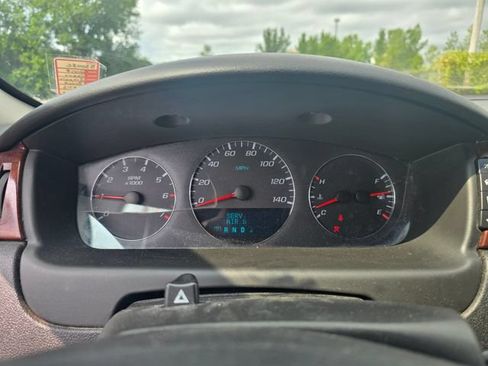 Used 2009 Chevrolet Impala LT FWD image 18