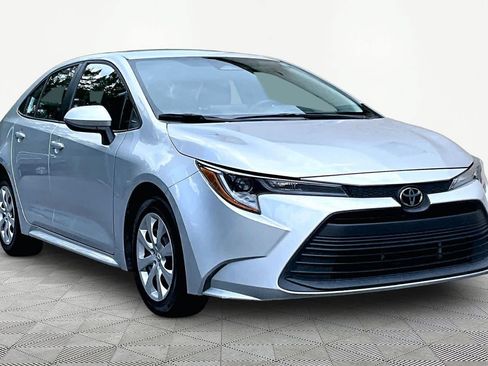 Certified 2025 Toyota Corolla LE FWD image 3