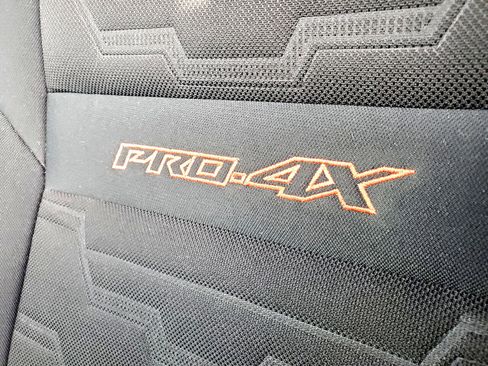 Used 2022 Nissan Frontier PRO-4X image 11