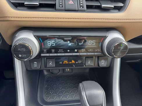 Used 2023 Toyota RAV4 XLE Premium image 30