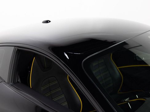 Certified 2022 Ferrari Roma RWD image 33