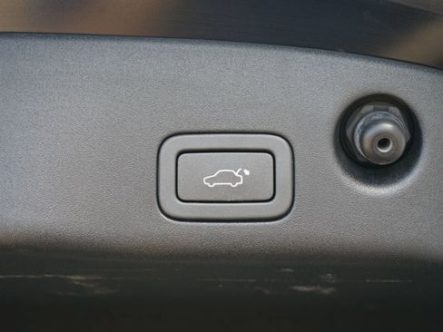 Used 2018 Jaguar XJ R-Sport image 39