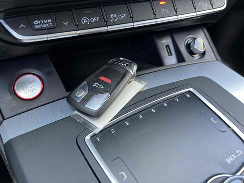 Used 2018 Audi SQ5 Prestige w/ Prestige Package image 12