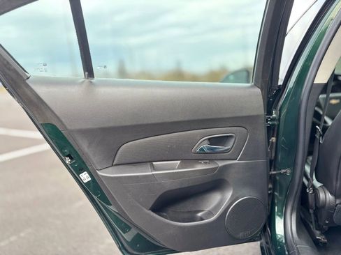 Used 2015 Chevrolet Cruze LT image 12