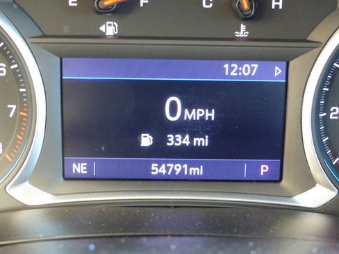 Used 2021 Chevrolet Traverse LT FWD image 52
