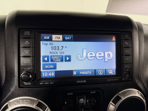 Used 2014 Jeep Wrangler Unlimited Rubicon image 19
