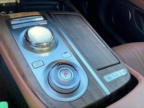 Used 2024 Genesis G80 image 29