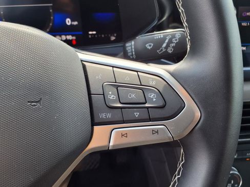 Certified 2022 Volkswagen Taos SE w/ IQ.Drive SE Package image 15