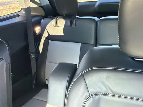 Used 2022 Ford Explorer XLT w/ Equipment Group 202A image 18