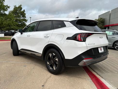 Used 2026 Kia Sportage LX FWD image 8
