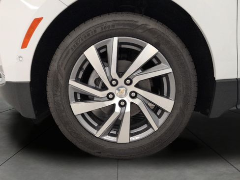 Certified 2022 Chevrolet Equinox Premier FWD image 3