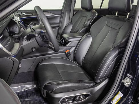 Used 2024 Jeep Grand Cherokee Overland w/ Luxury Tech Group IV image 26