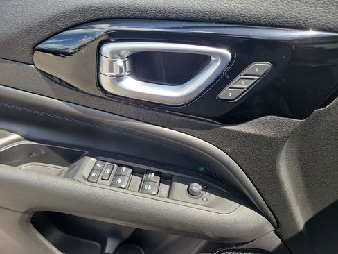 Used 2025 Jeep Compass Limited w/ High Altitude Package image 16