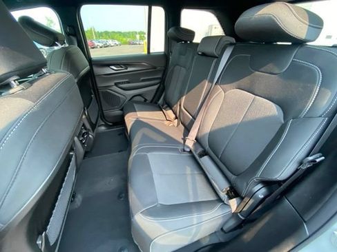 Used 2026 Jeep Grand Cherokee Laredo X AWD/4WD image 11