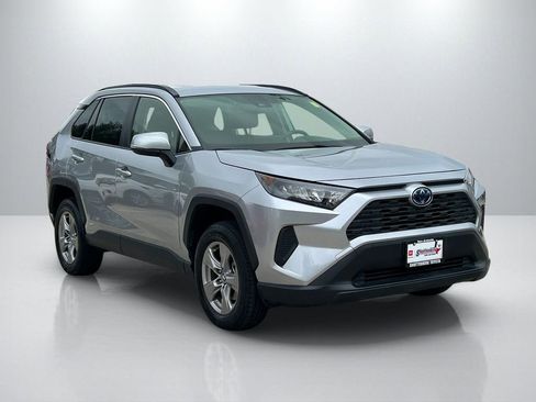 Certified 2022 Toyota RAV4 LE AWD/4WD image 3