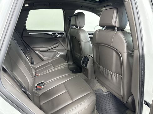 Certified 2023 Porsche Macan image 25