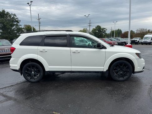 Used 2017 Dodge Journey SXT w/ Blacktop Package FWD image 6